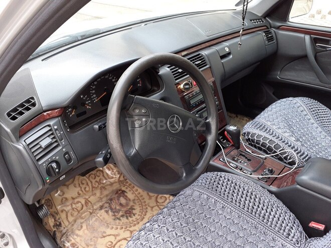 Mercedes E 200 2000, 214,196 km - 2.0 л - Şirvan
