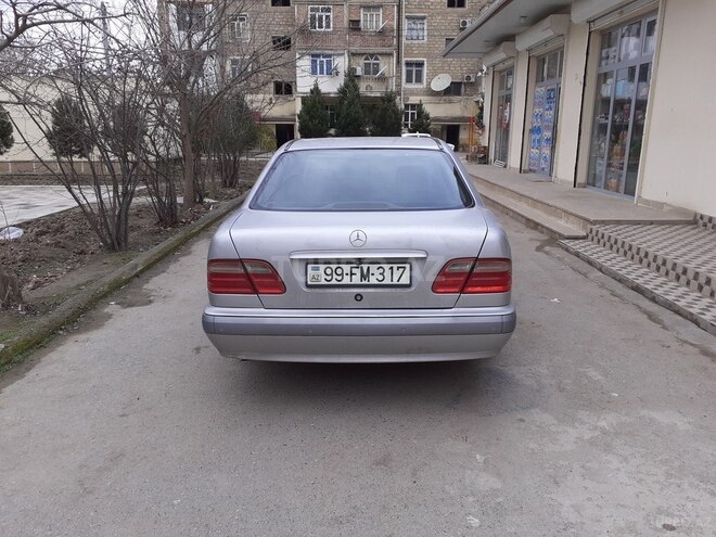 Mercedes E 200 2000, 214,196 km - 2.0 л - Şirvan