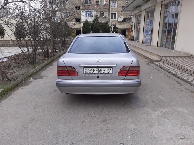 Mercedes E 200 2000, 214,196 km - 2.0 л - Şirvan