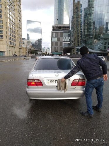 Mercedes E 240 2001, 241,200 km - 2.6 l - Bakı