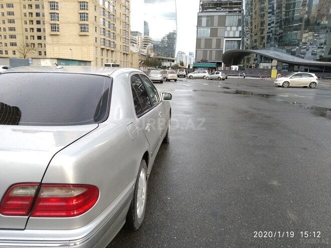 Mercedes E 240 2001, 241,200 km - 2.6 l - Bakı