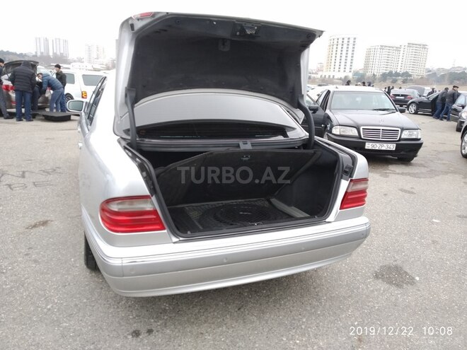 Mercedes E 240 2001, 241,200 km - 2.4 l - Bakı
