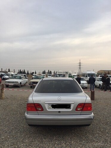 Mercedes E 200 1998, 330,000 km - 2.0 l - Gəncə