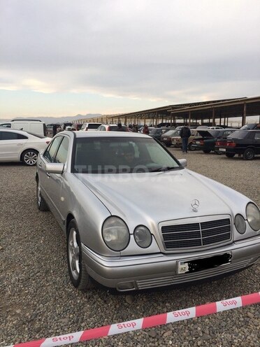 Mercedes E 200 1998, 330,000 km - 2.0 l - Gəncə