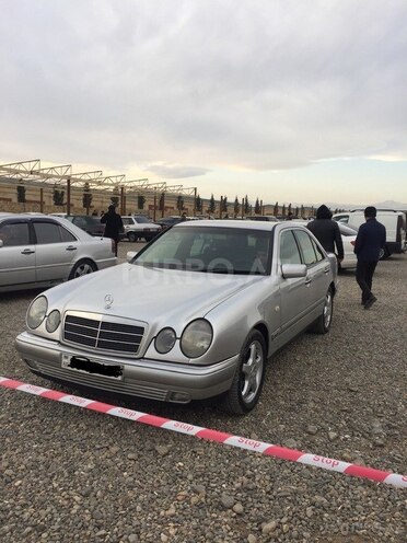 Mercedes E 200 1998, 330,000 km - 2.0 l - Gəncə