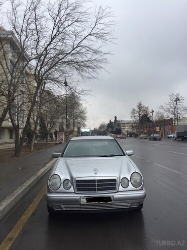 Mercedes E 200 1998, 330,000 km - 2.0 l - Gəncə