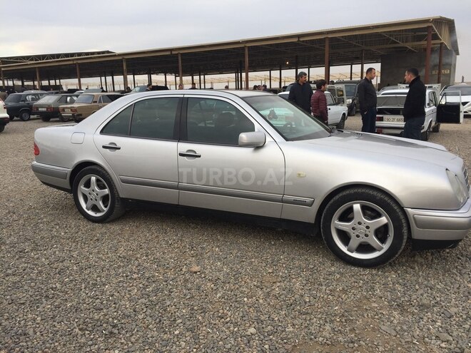 Mercedes E 200 1998, 330,000 km - 2.0 l - Gəncə