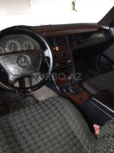 Mercedes C 220 1994, 255,000 km - 2.2 л - Yevlax