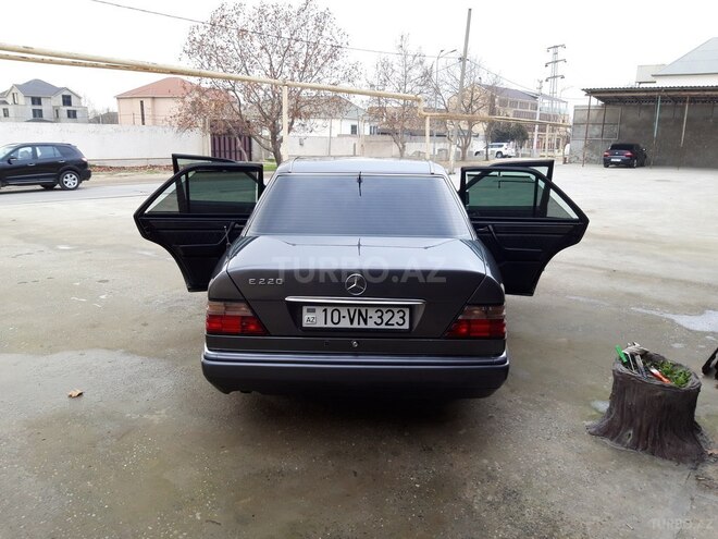 Mercedes E 220 1995, 437,000 km - 2.2 l - Bakı