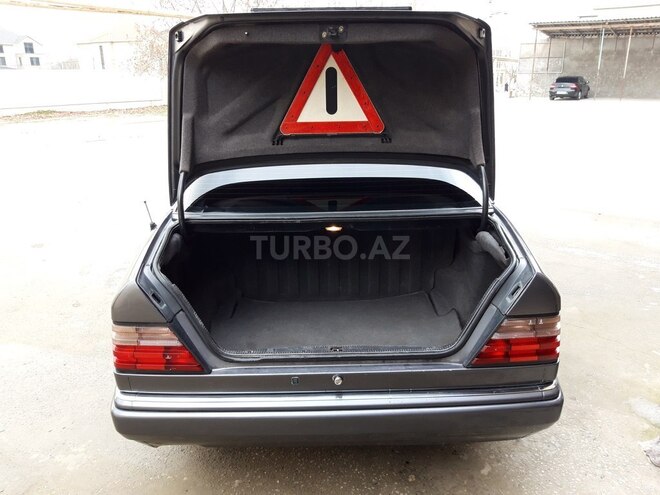 Mercedes E 220 1995, 437,000 km - 2.2 l - Bakı
