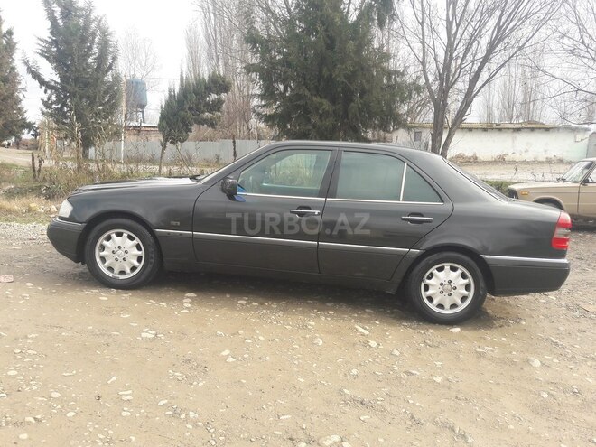 Mercedes C 220 1994, 402,201 km - 2.2 l - Füzuli