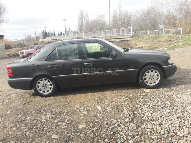Mercedes C 220 1994, 402,201 km - 2.2 l - Füzuli