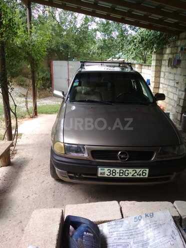Opel Astra 1996, 372,895 km - 1.6 l - Qusar