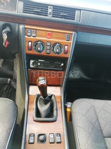 Mercedes E 220 1995, 267,000 km - 2.2 л - Bakı