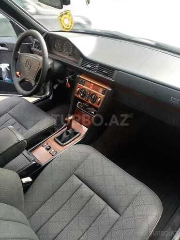 Mercedes E 220 1995, 267,000 km - 2.2 л - Bakı