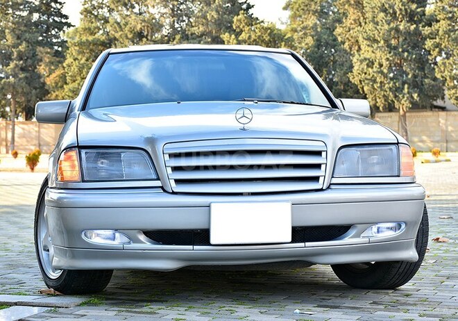 Mercedes C 230 2000, 235,000 km - 2.3 l - İmişli