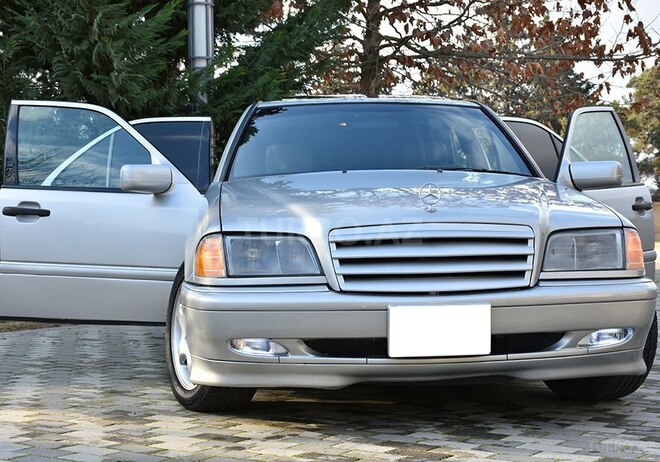 Mercedes C 230 2000, 235,000 km - 2.3 l - İmişli
