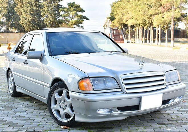 Mercedes C 230 2000, 235,000 km - 2.3 l - İmişli