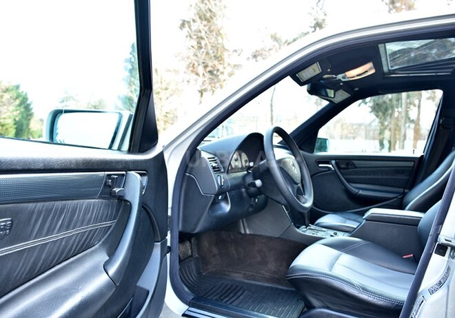 Mercedes C 230 2000, 235,000 km - 2.3 l - İmişli
