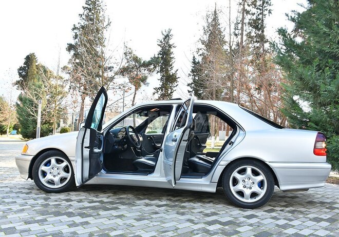 Mercedes C 230 2000, 235,000 km - 2.3 l - İmişli