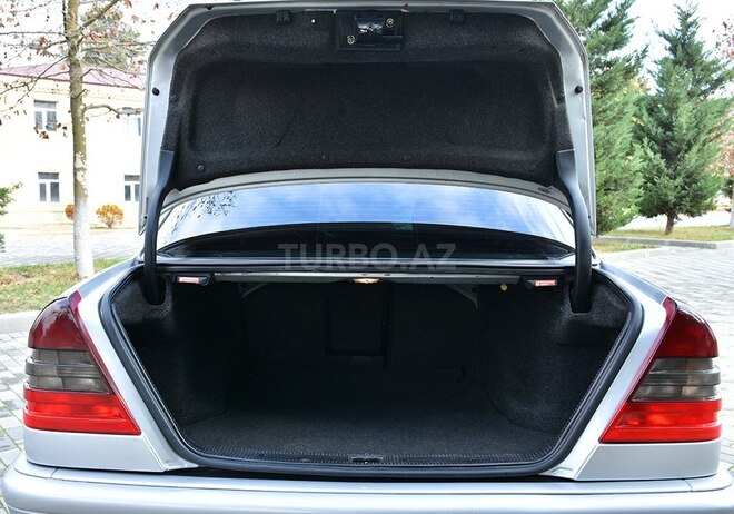 Mercedes C 230 2000, 235,000 km - 2.3 l - İmişli