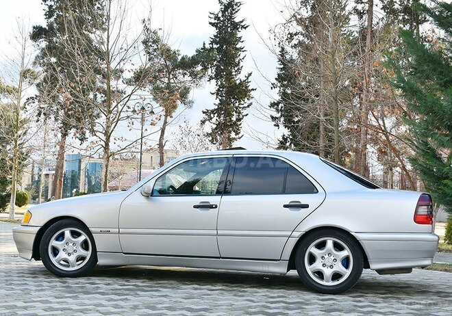 Mercedes C 230 2000, 235,000 km - 2.3 l - İmişli
