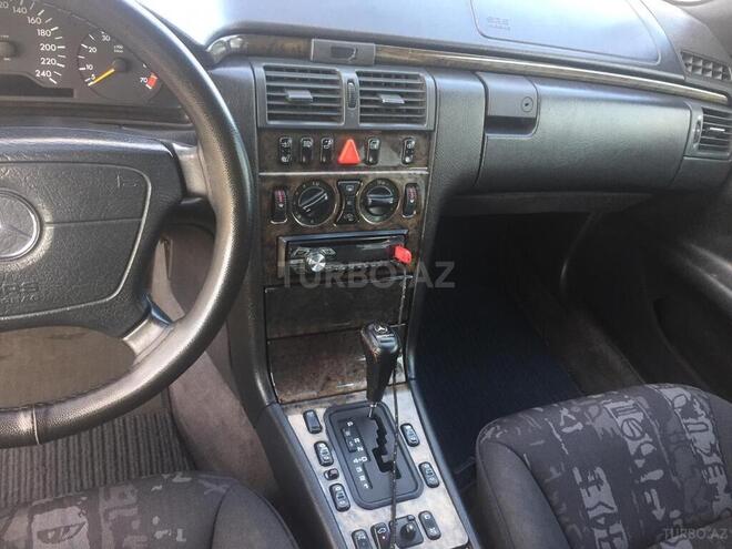 Mercedes E 240 1998, 287,000 km - 2.4 l - Sumqayıt