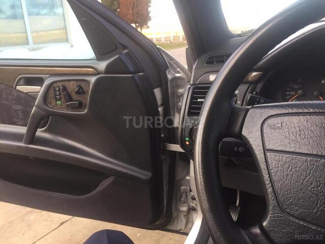 Mercedes E 240 1998, 287,000 km - 2.4 l - Sumqayıt