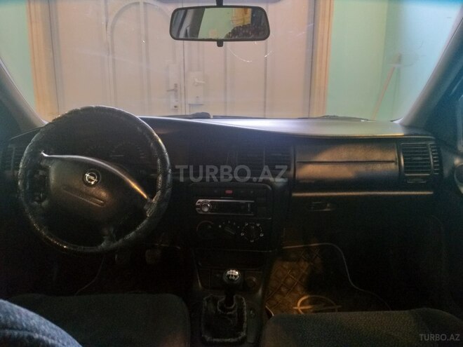 Opel Vectra 1999, 400,000 km - 1.6 l - Gəncə