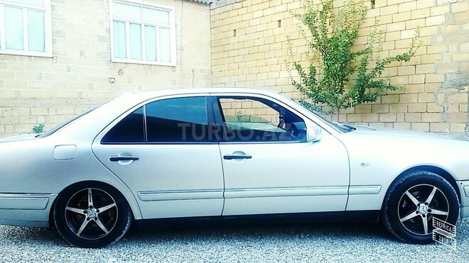 Mercedes E 200 1997, 418,000 km - 0.2 l - Şamaxı