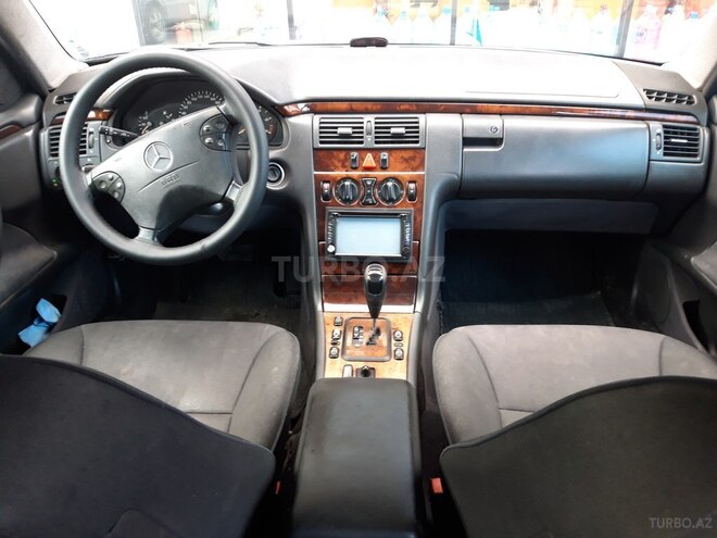 Mercedes E 220 2001, 284,000 km - 2.2 l - Bakı