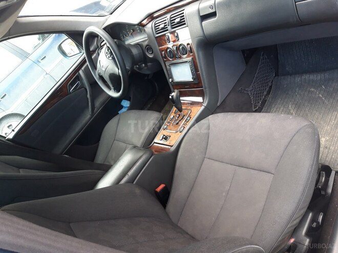 Mercedes E 220 2001, 284,000 km - 2.2 l - Bakı