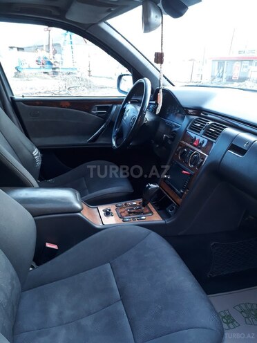 Mercedes E 220 2001, 600,100 km - 2.2 l - Bakı