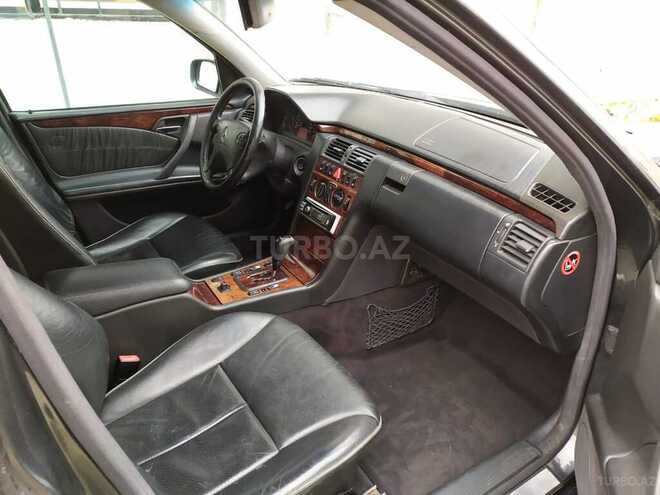 Mercedes E 240 2001, 287,236 km - 2.6 l - Bakı