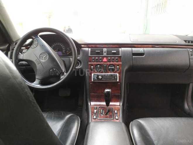 Mercedes E 240 2001, 287,236 km - 2.6 l - Bakı