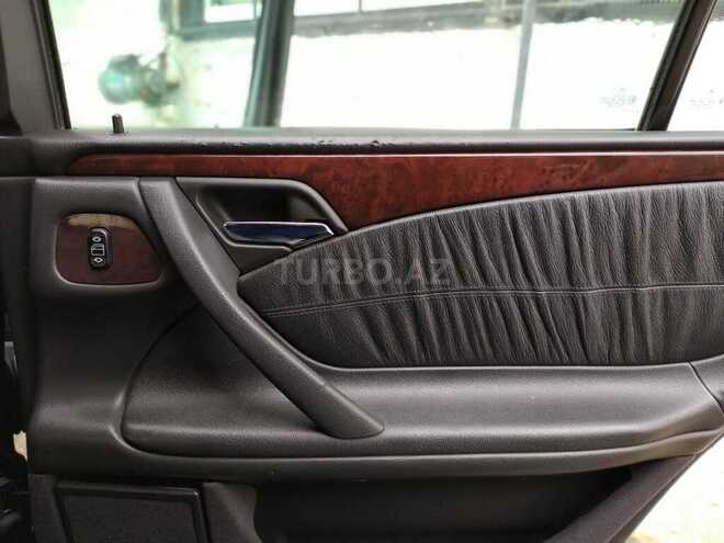 Mercedes E 240 2001, 287,236 km - 2.6 l - Bakı