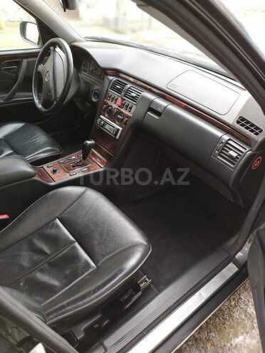 Mercedes E 240 2001, 287,236 km - 2.6 l - Bakı