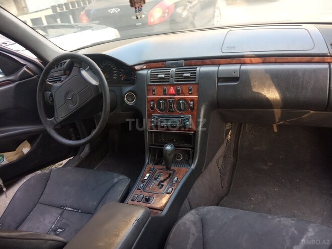 Mercedes E 220 1998, 327,224 km - 2.2 l - Bakı