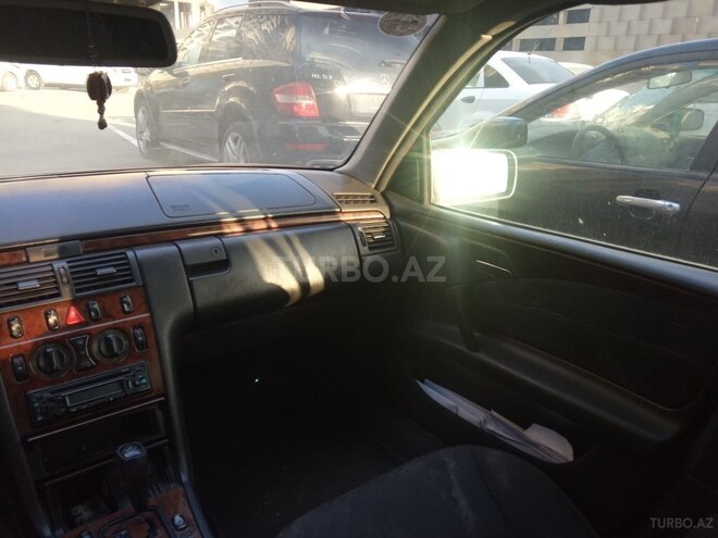 Mercedes E 220 1998, 327,224 km - 2.2 l - Bakı