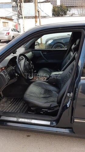 Mercedes E 220 2000, 320,000 km - 2.2 л - Bakı