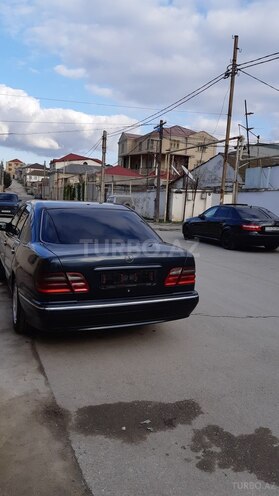 Mercedes E 220 2000, 320,000 km - 2.2 л - Bakı