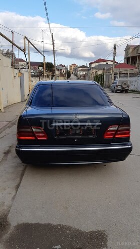 Mercedes E 220 2000, 320,000 km - 2.2 л - Bakı