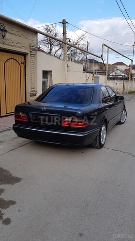 Mercedes E 220 2000, 320,000 km - 2.2 л - Bakı