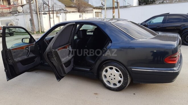Mercedes E 220 2000, 320,000 km - 2.2 л - Bakı