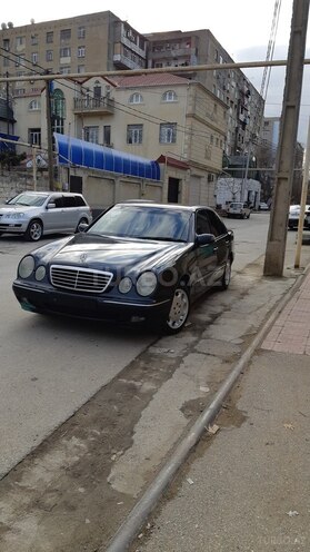 Mercedes E 220 2000, 320,000 km - 2.2 л - Bakı