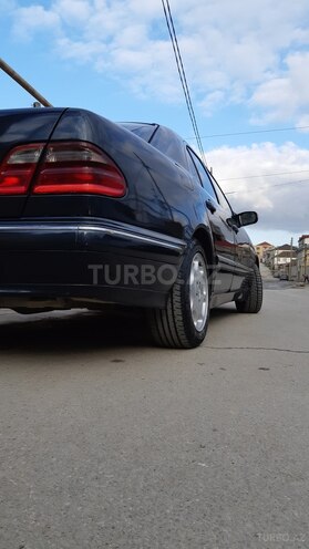 Mercedes E 220 2000, 320,000 km - 2.2 л - Bakı