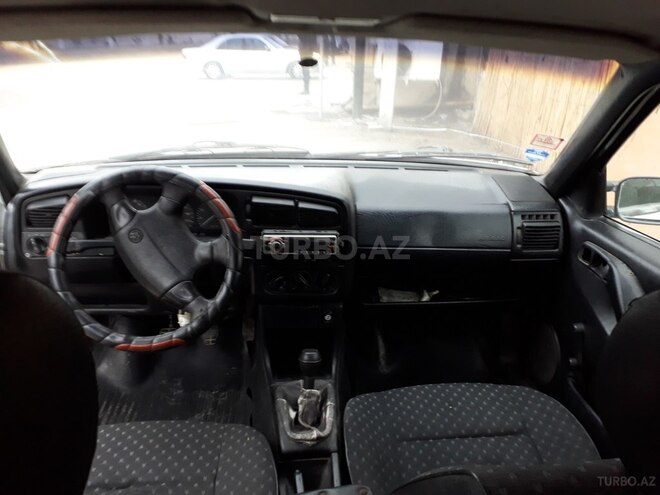 Volkswagen Passat 1994, 130,000 km - 1.6 l - Bakı