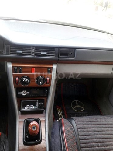 Mercedes E 200 1992, 327,000 km - 2.0 l - Beyləqan