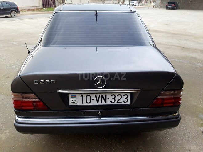 Mercedes E 220 1995, 428,000 km - 2.2 л - Bakı