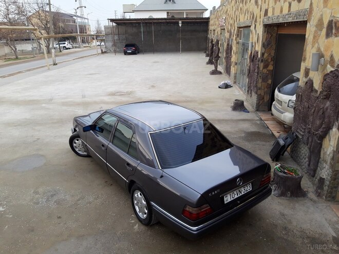 Mercedes E 220 1995, 428,000 km - 2.2 л - Bakı